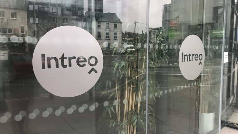 Glass doors of an Intreo office