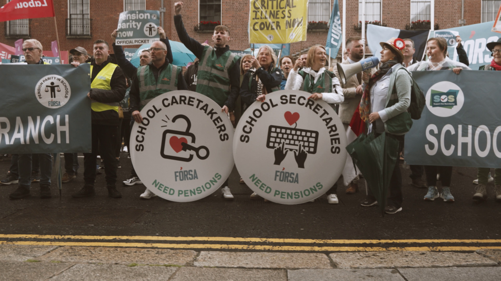 School secretaries and caretakers protest at DPER.